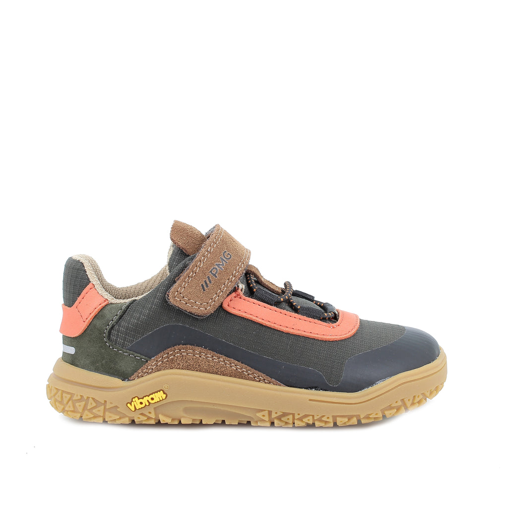 נעלי ילדים ברפוט Primigi כהות עם סוליית חוץ עבה ותג Vibram