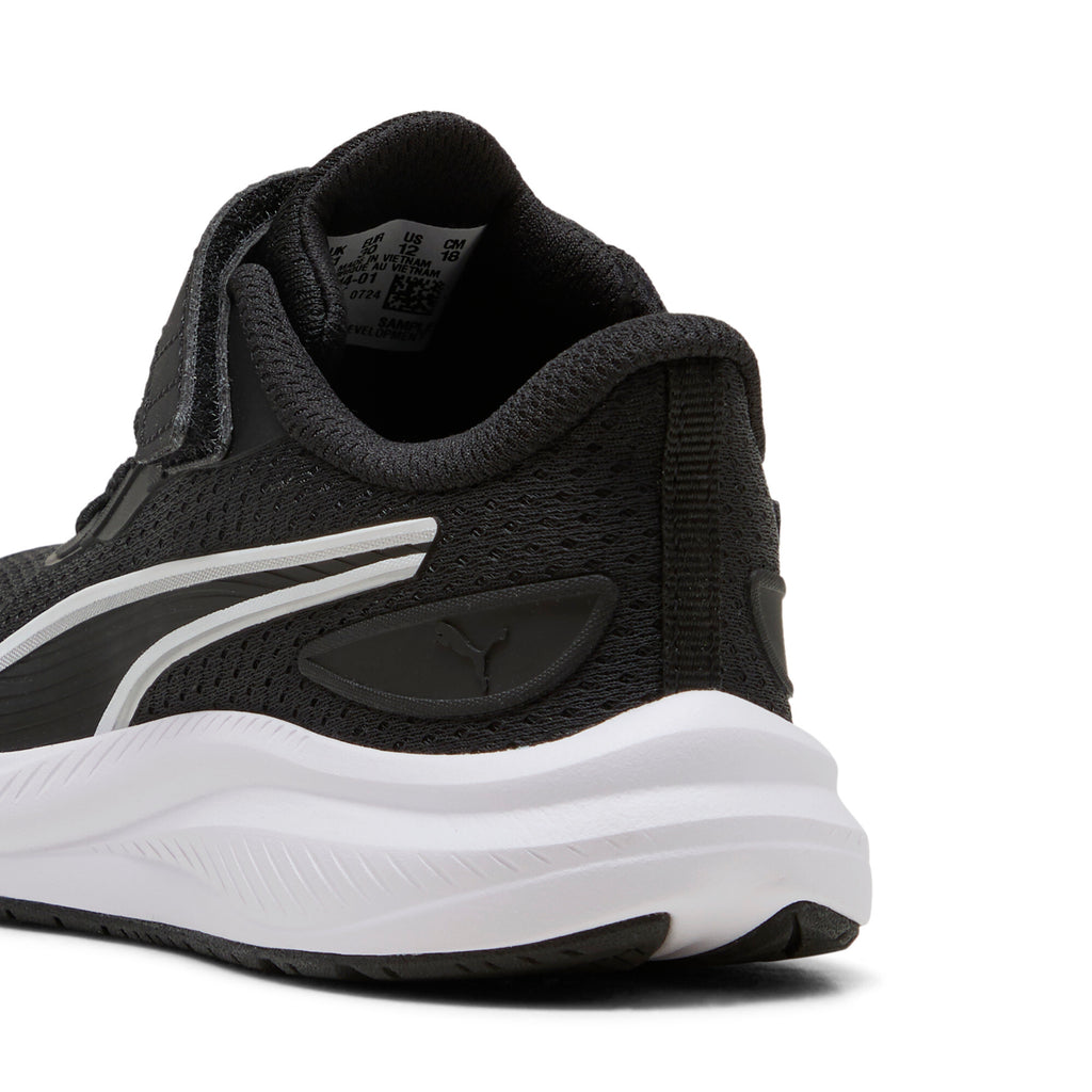 נעלי ספורט Puma שחורות עם טקסטורה, מדף צד לבן וסוליה לבנה