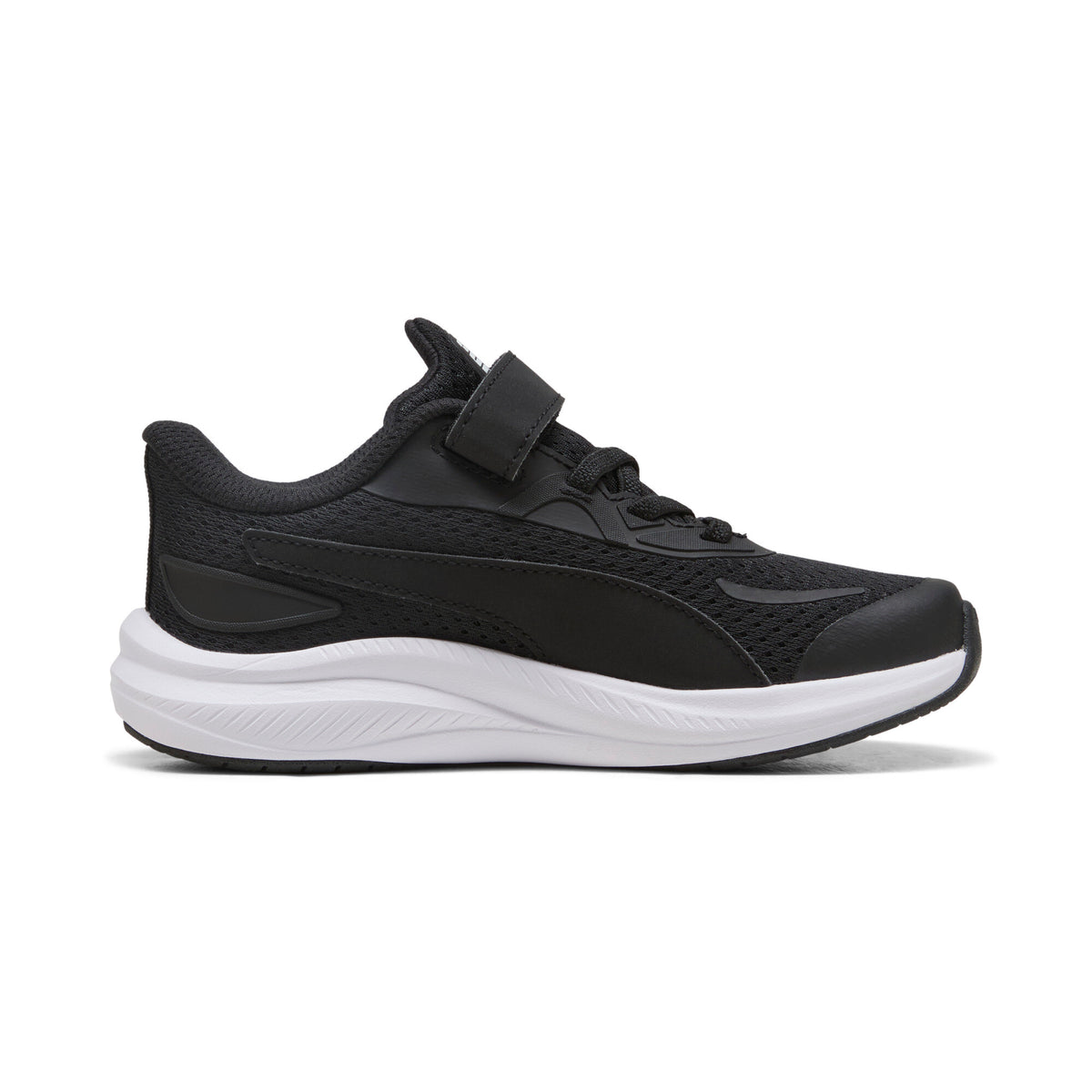 נעלי ספורט Puma שחורות, רצועת סקוטש, פס צד לבן וסוליה לבנה