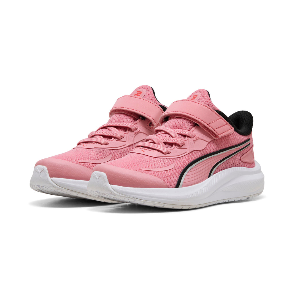 נעלי ספורט לילדות Puma ורוד עם רצועות סקוץ׳ וסוליה לבנה, שילוב שחור בצד