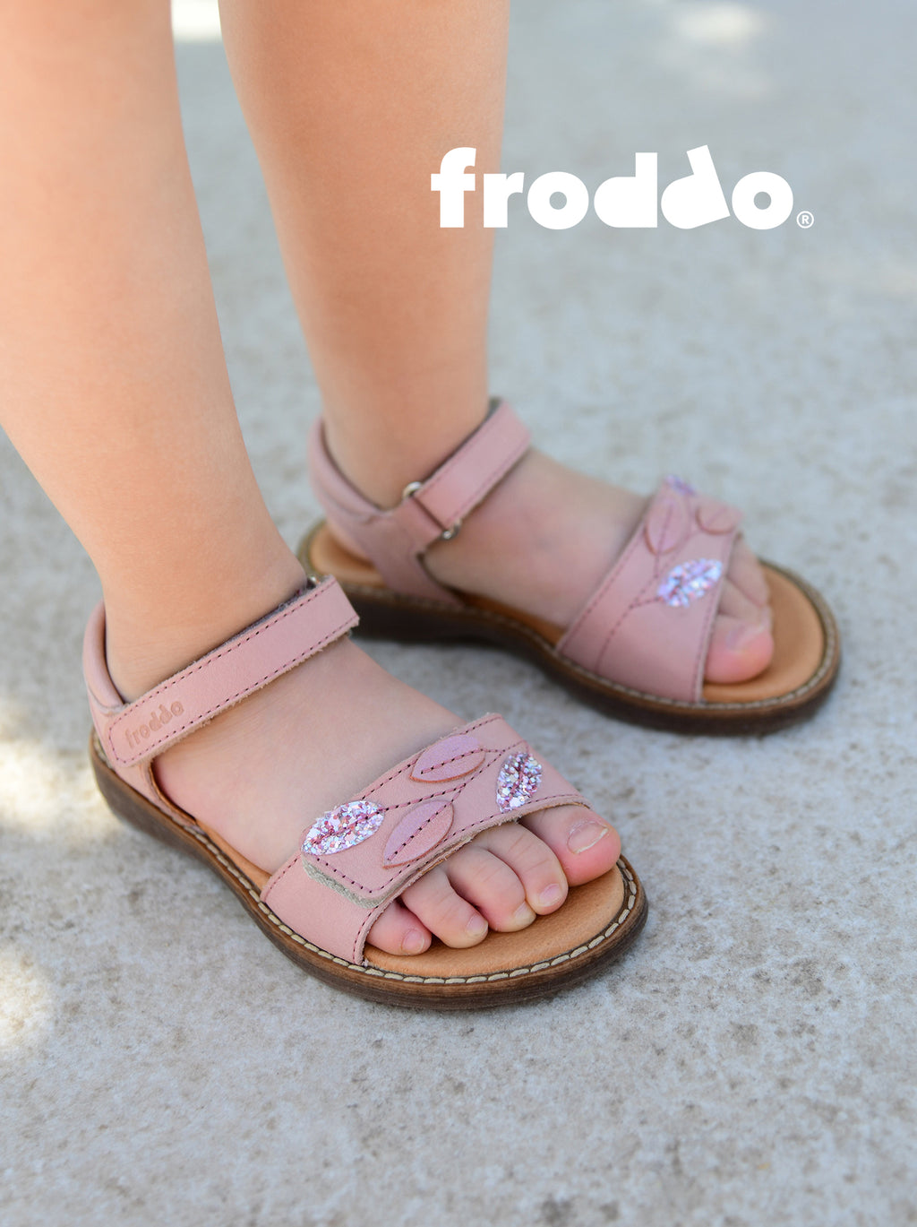 סנדלי בנות עור ורודים FRODDO עם שתי רצועות ונצנוץ בקדמת כף רגל