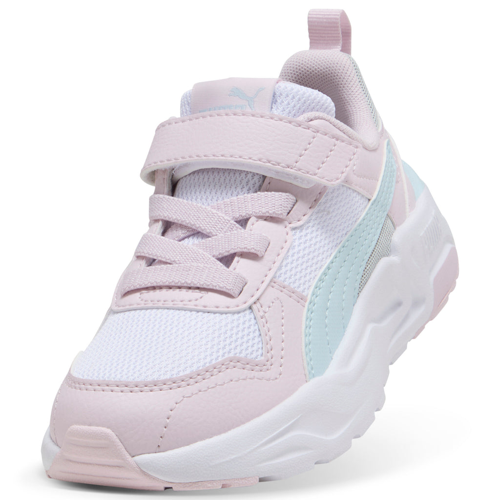 נעלי ספורט בנות Puma פסטל, מבט מקרוב על השרוכים והדופן תכלת-בהיר