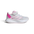 נעלי ספורט Adidas לילדות בגוון אפור עם פאנלים ורודים ולוגו בצד